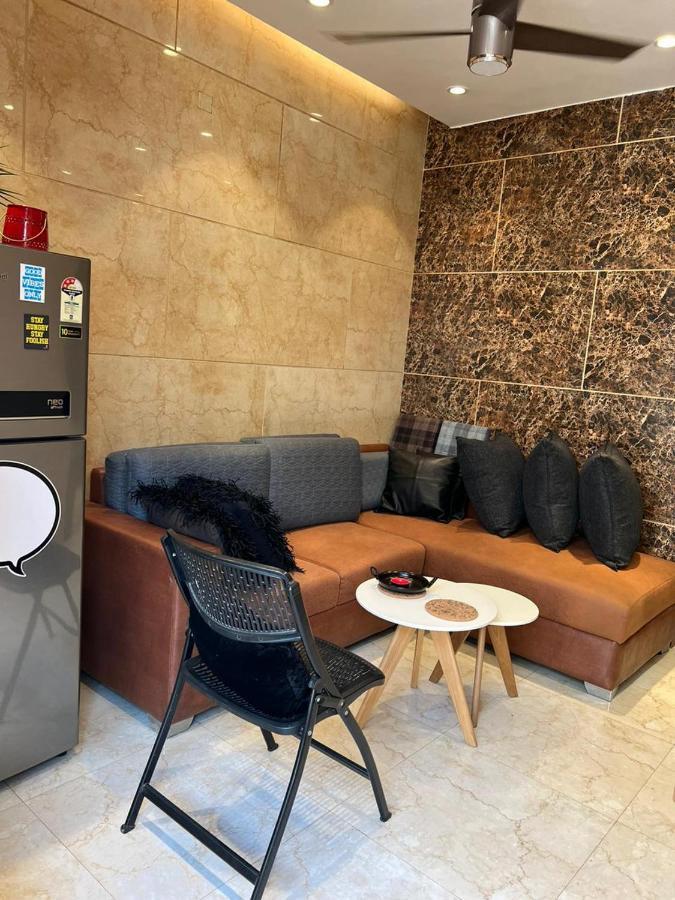 Divine Studios Rajouri Garden ニューデリー エクステリア 写真