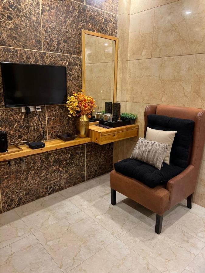 Divine Studios Rajouri Garden ニューデリー エクステリア 写真