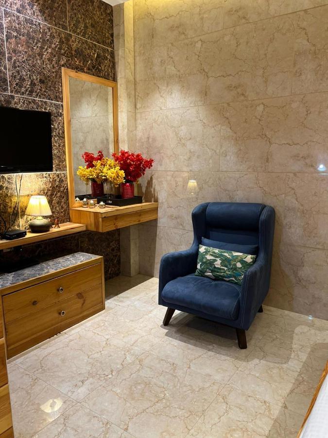 Divine Studios Rajouri Garden ニューデリー エクステリア 写真