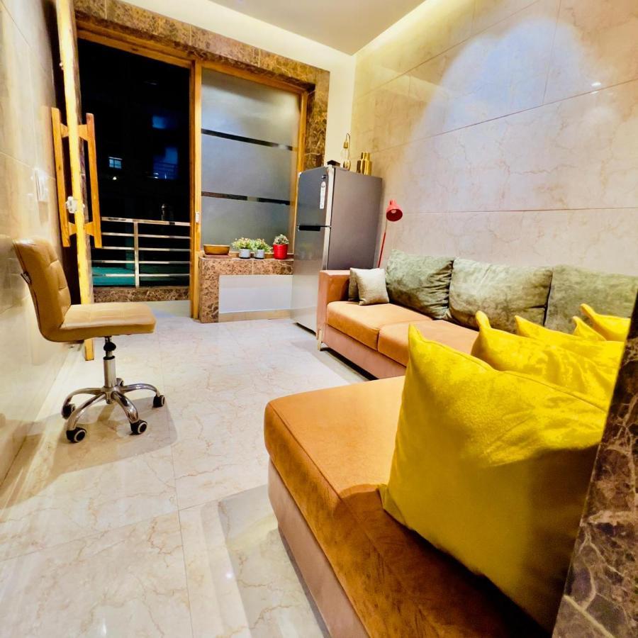 Divine Studios Rajouri Garden ニューデリー エクステリア 写真