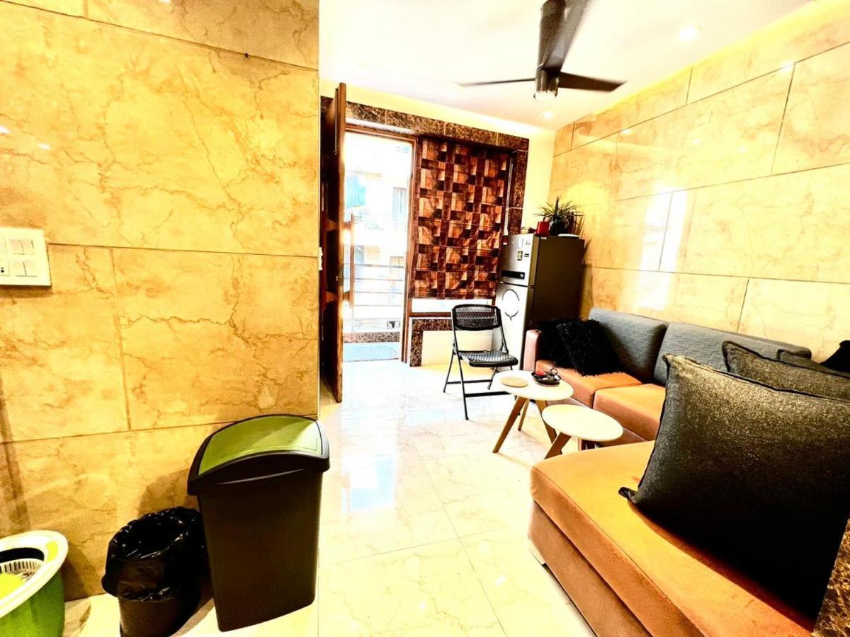 Divine Studios Rajouri Garden ニューデリー エクステリア 写真
